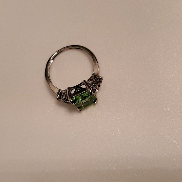 NWOT RING-Silver toned, green square cut setting with clear rhinestones. Size 8 - Picture 6 of 6